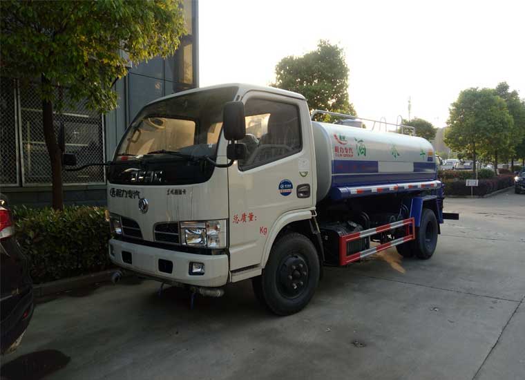 東風福瑞卡5噸灑水車