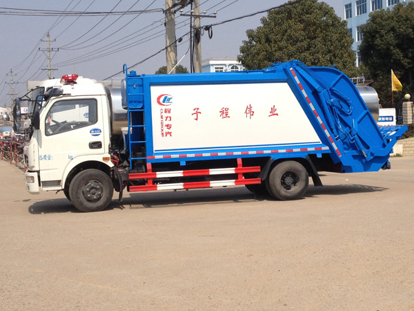 東風(fēng)多利卡6噸壓縮式垃圾車