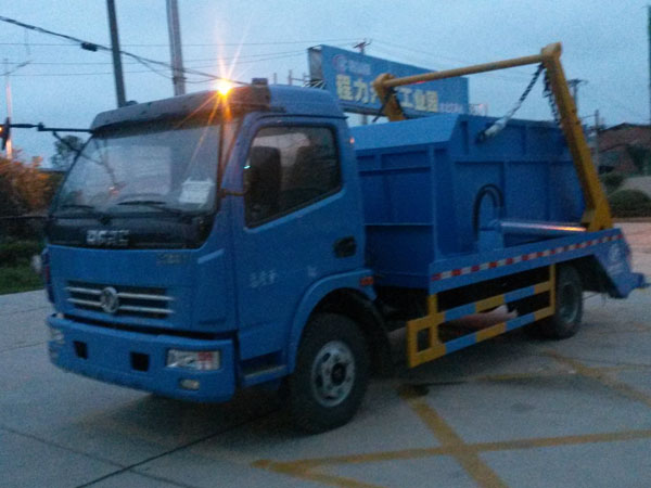 東風多利卡6噸擺臂式垃圾車