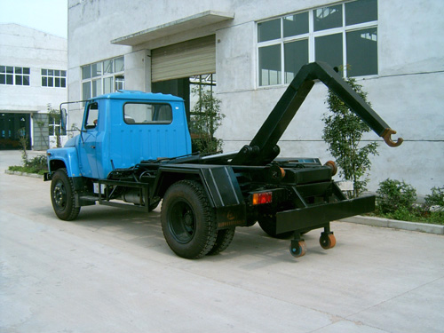 東風尖頭8方勾臂式垃圾車