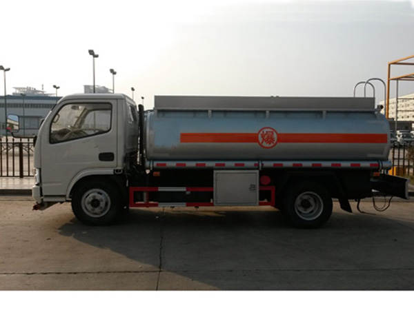 東風(fēng)銳鈴2.5方流動加油車