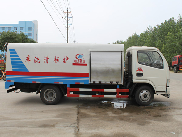 東風(fēng)銳鈴護(hù)欄清洗車