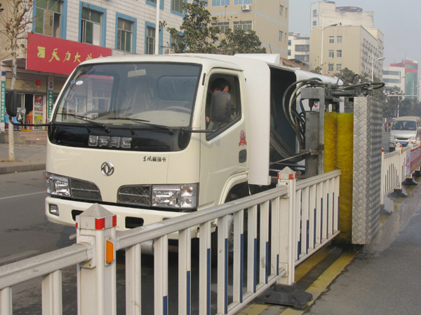 東風銳鈴護欄清洗車