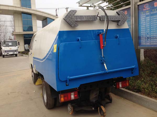 福田小型掃地車