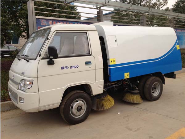 福田小型掃地車