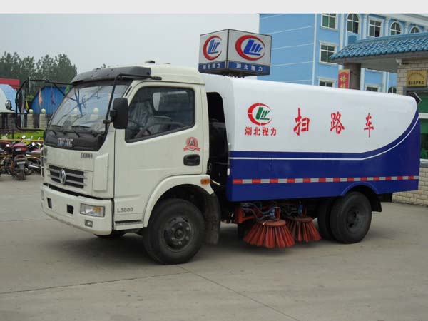 東風(fēng)多利卡掃路車