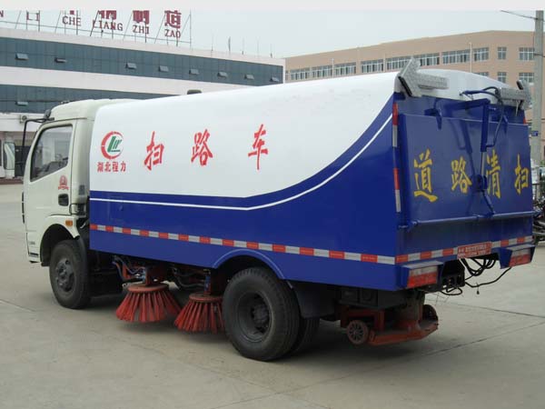 東風多利卡掃路車
