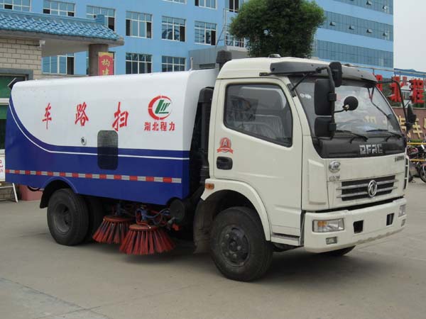 東風多利卡掃路車