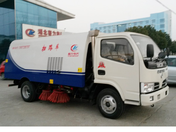 東風(fēng)銳鈴掃路車