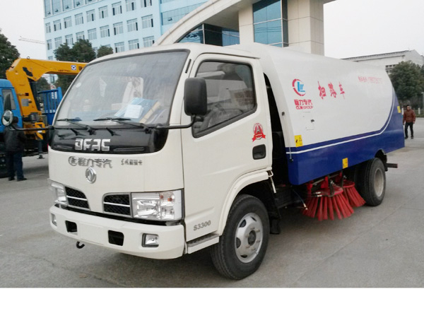 東風銳鈴掃路車