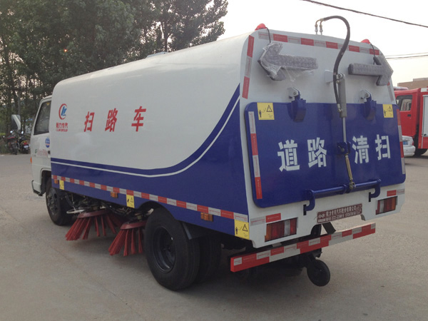江鈴順達掃路車