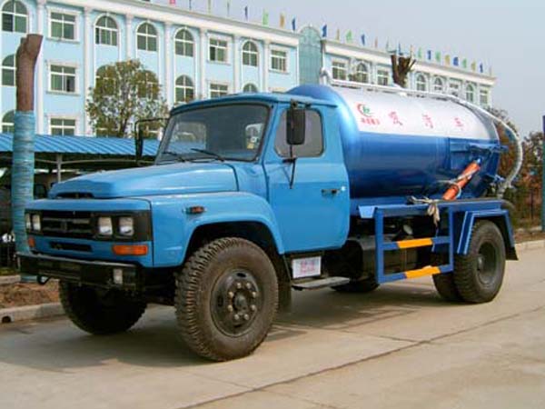 東風(fēng)140尖頭5立方吸污車