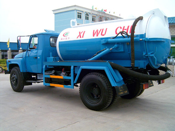 東風(fēng)140尖頭5立方吸污車