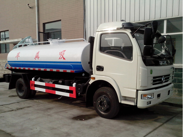東風(fēng)多利卡5立方吸糞車