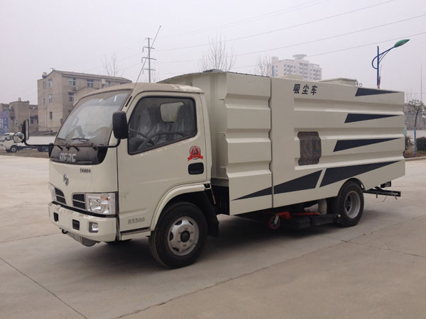 東風銳鈴吸塵車（干式掃路車）