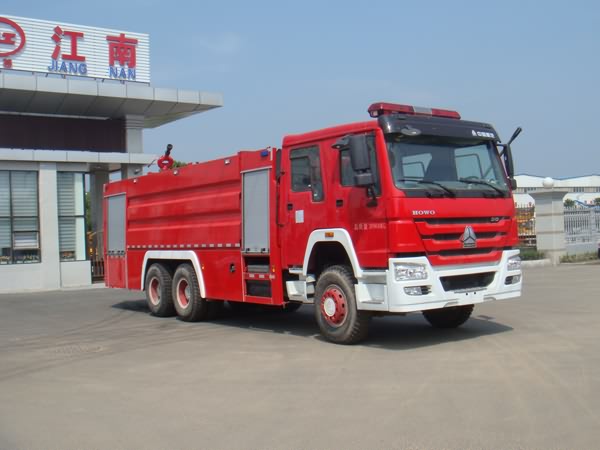 重汽豪沃后雙橋水罐消防車