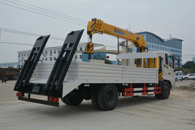 東風天錦（可裝3.2~6.3噸吊機）隨車起重運輸車（帶爬梯）
