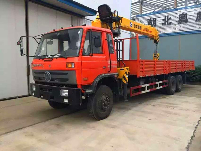 東風153后八輪（可裝6.3~12噸吊機）隨車起重運輸車