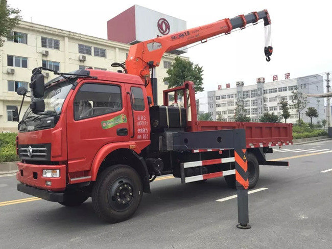 東風T07（可裝2~6.3噸吊機）隨車起重運輸車