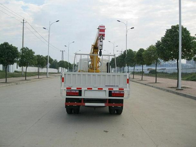 東風(fēng)勁卡（2~6.3噸吊機）隨車起重運輸車