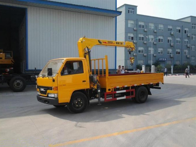 江鈴單排（可裝2~3.2噸吊機）隨車起重運輸車