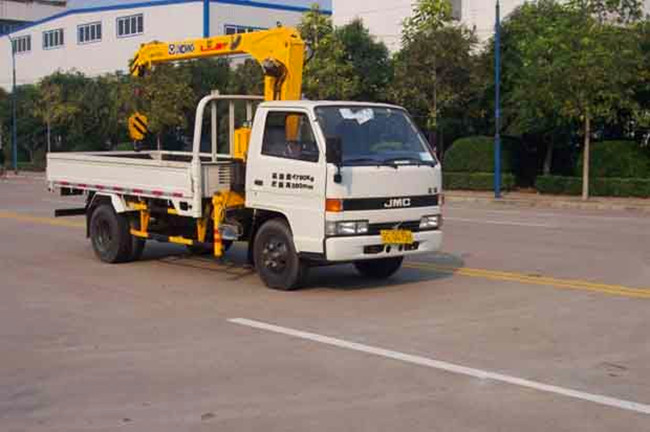 江鈴單排（可裝2~3.2噸吊機）隨車起重運輸車
