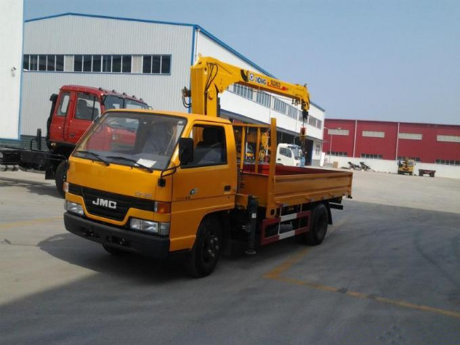 江鈴單排（可裝2~3.2噸吊機）隨車起重運輸車
