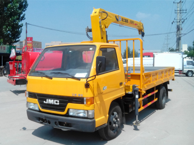 江鈴單排（可裝2~3.2噸吊機）隨車起重運輸車