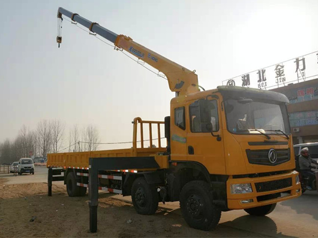 D7O1前四后四隨車吊（可裝配6.3噸~10吊機）