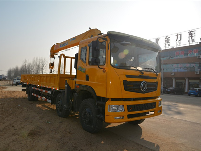D7O1前四后四隨車吊（可裝配6.3噸~10吊機）