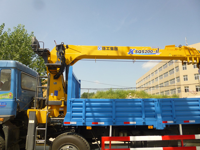 153前四后四（可裝6.3~12噸吊機(jī)）隨車起重運(yùn)輸車