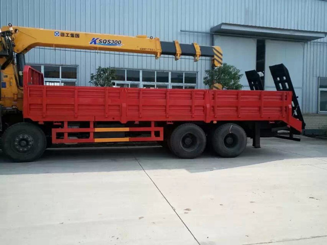 楚風前四后八（可裝6.3~12噸吊機）隨車起重運輸車（帶爬梯）