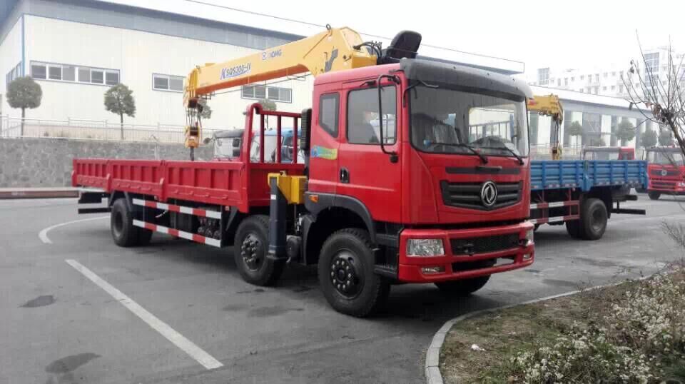東風小三軸自卸型（可裝6~10噸吊機）隨車起重運輸車
