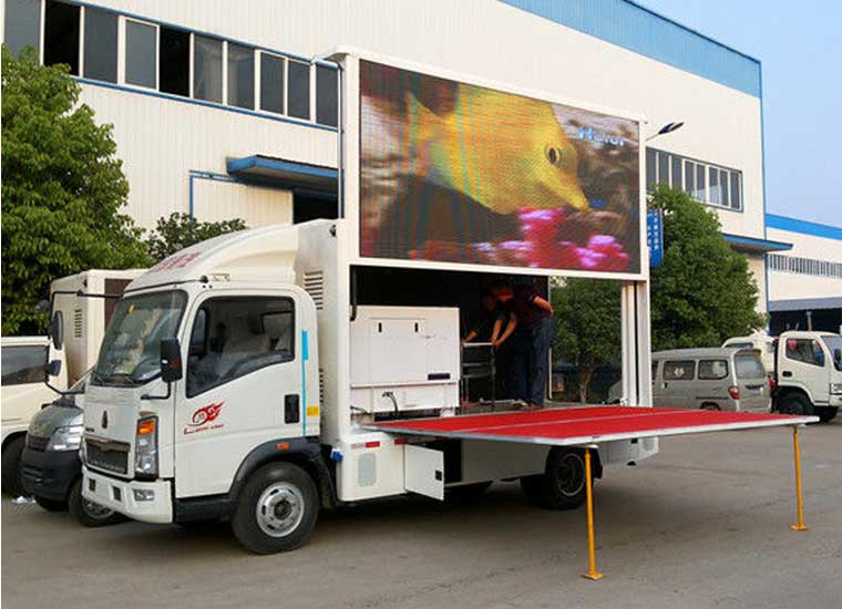 重汽豪沃廣告車(國五 6.8平米)